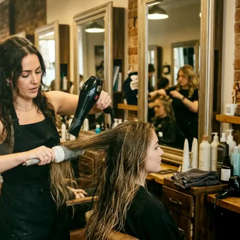 Weiss Adler – Pflegebehandlung im Salon